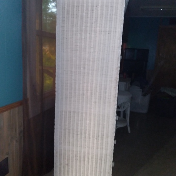 🔴FOR SALE🔴Vintage white wicker rattan armoire! MUST DISCUSS SHIPPING😘 - Picture 4 of 5